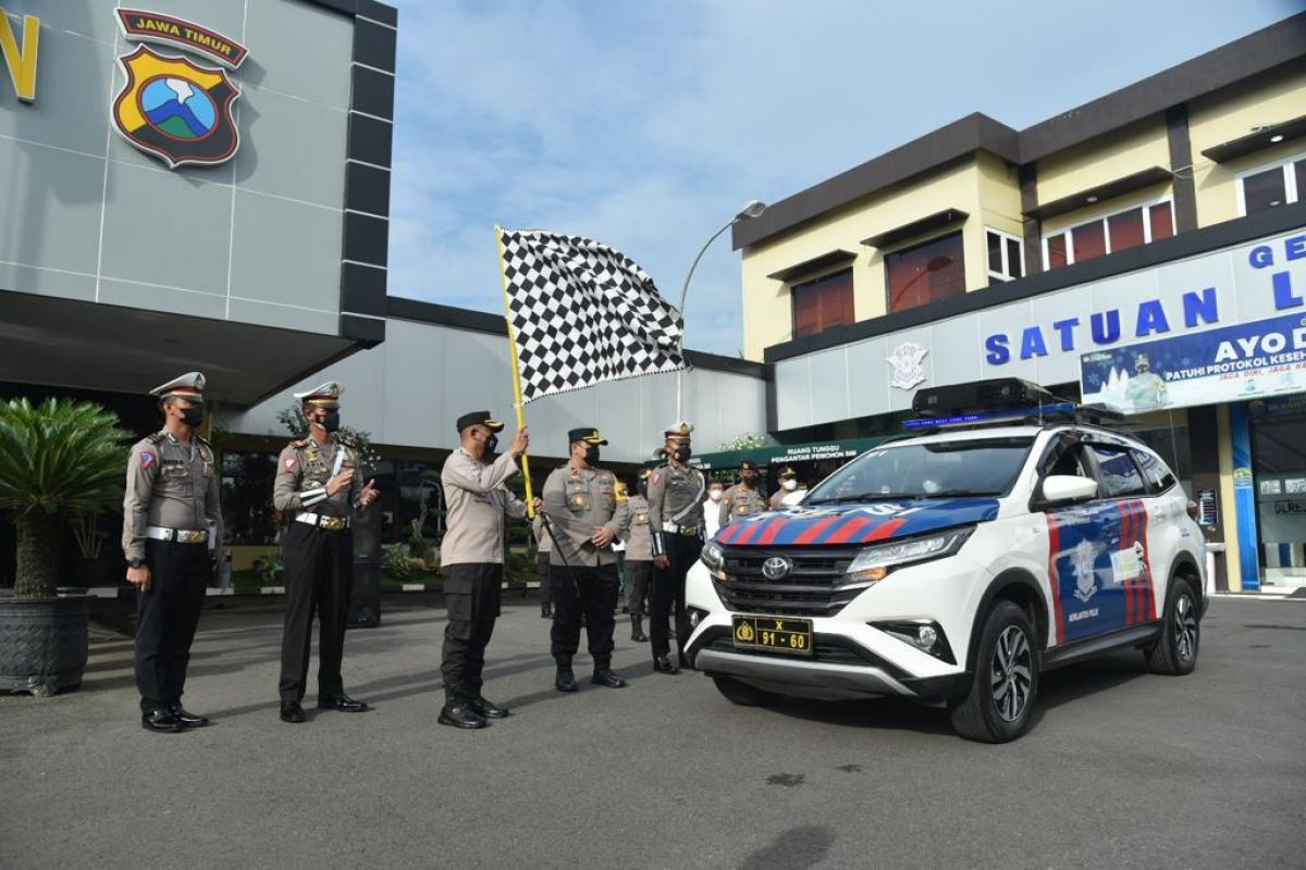 Penampakan mobil icar saat milik Polres Lamongan saat dilepas melakukan operasi patuh semeru 2022. (Foto : Adyad Ammy Iffansah/jatimnow.com)