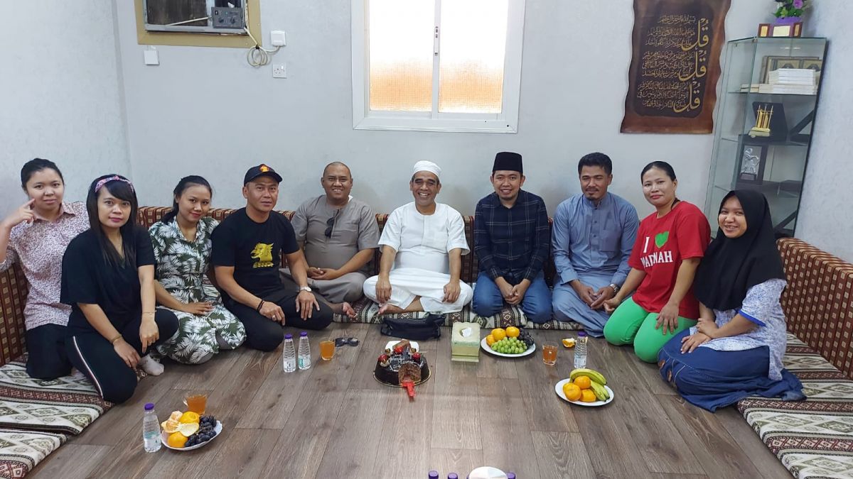 Sekjen DPP Gerindra Temui TKI di Madinah, Gus Fawait: Mereka Pahlawan