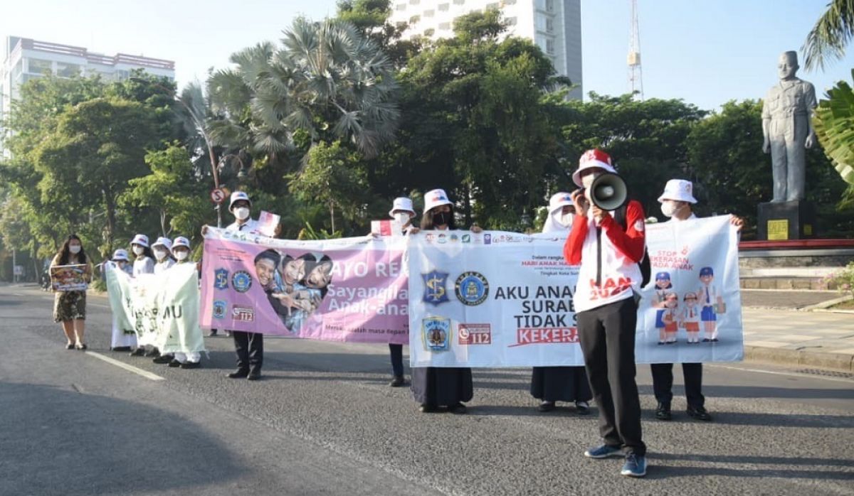 Para pelajar saat turun di Jalan Gubernur Suryo, Surabaya (Foto: Humas Pemkot Surabaya for jatimnow.com)