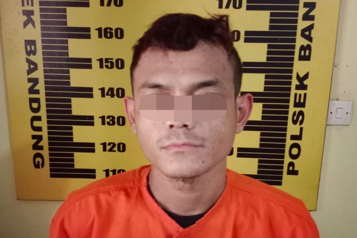 Tersangka saat berada di Polsek Bandung. (Foto: Humas Polres Tulungagung)