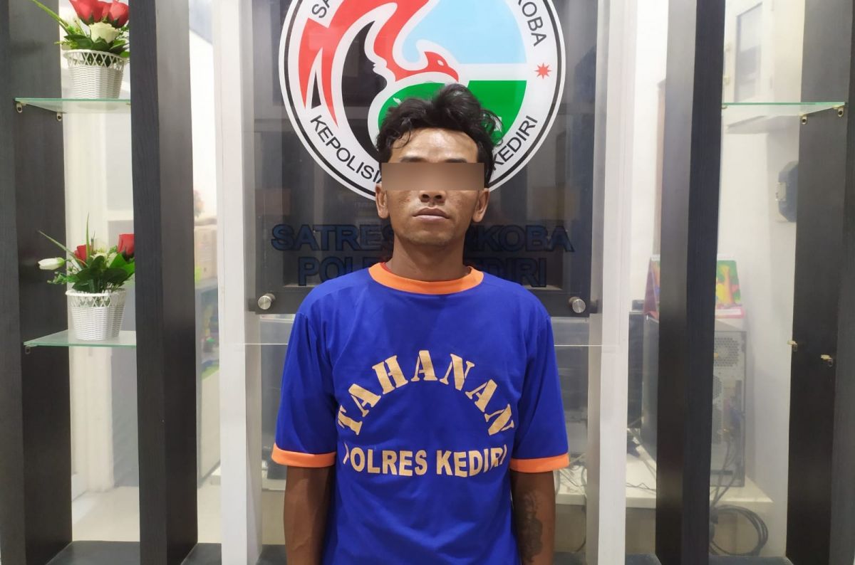 MJ saat diamankan di Polres Kediri. (Foto: Humas Polres Kediri/jatimnow.com)
