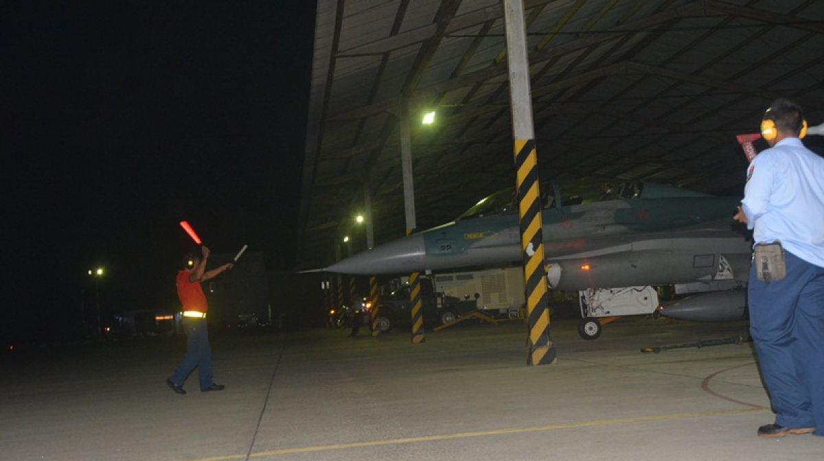 Pesawat temput di Lanud Iswahjudi saat bersiap latihan terbang malam (Foto: Dok. jatimnow.com)