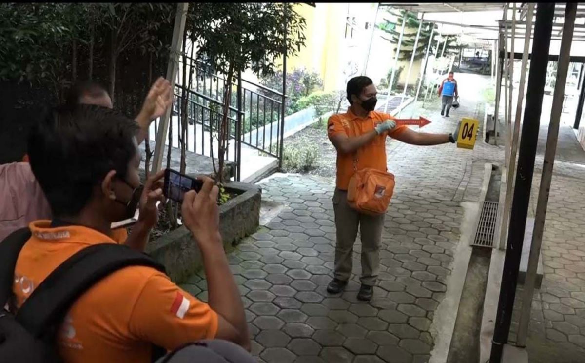 Olah TKP di Sekolah Selamat Pagi Indonesia (SPI) Kota Batu (Foto: Humas Polda Jatim)