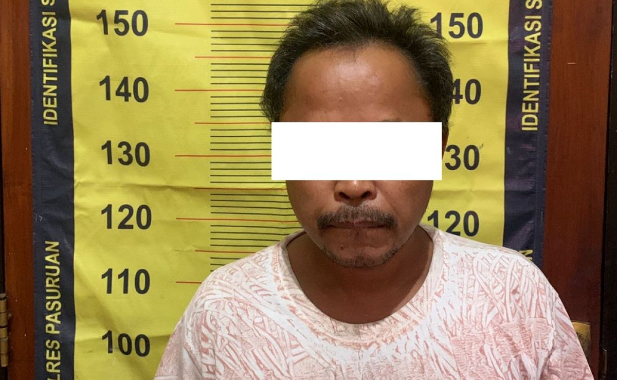 Tersangka saat diamankan Polres Pasuruan. (Foto: Polres Pasuruan)
