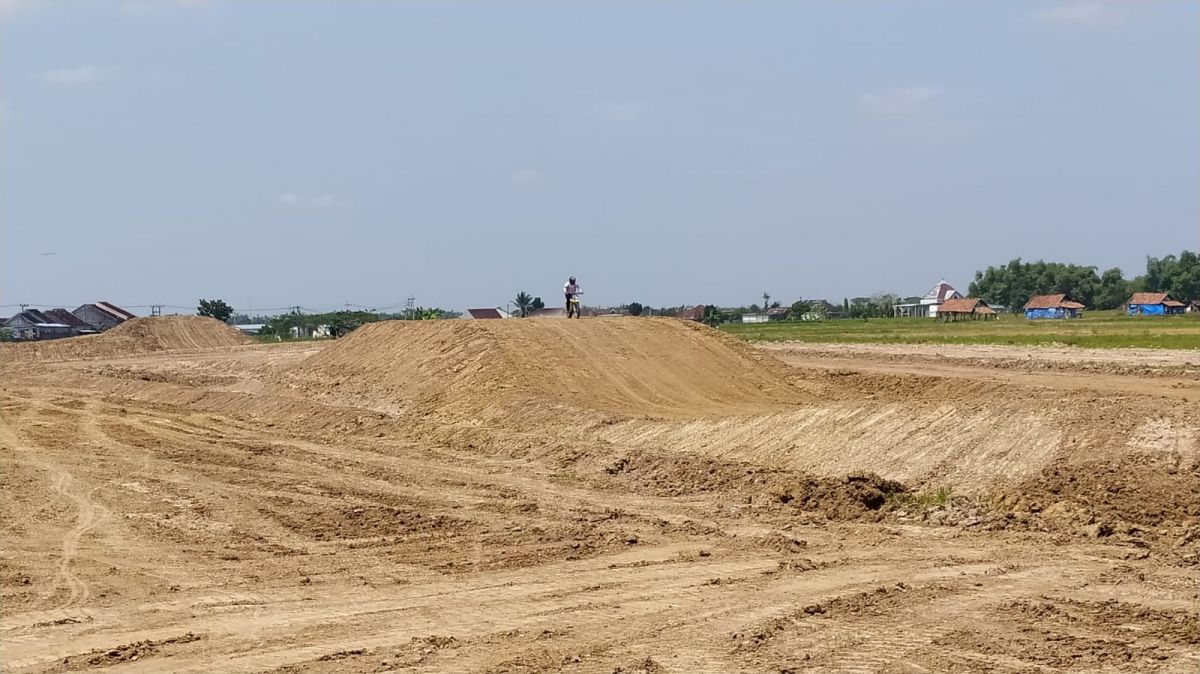Trek sirkuit motocross di Desa Jotosanur, Kecamatan Tikung, Lamongan.(Foto: Adyad Ammy Iffansah/jatimnow.com)
