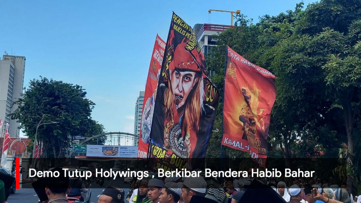 Video: Demo Tutup Holywings Permanen, Berkibar Bendera Habib Bahar