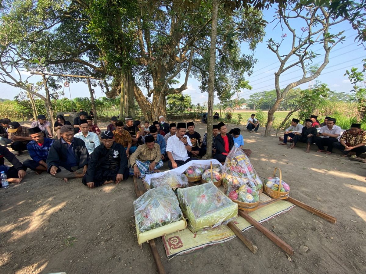 Tradisi Barikan Desa Sumbercangkring.(Foto: Yanuar Dedy/jatimnow.com)