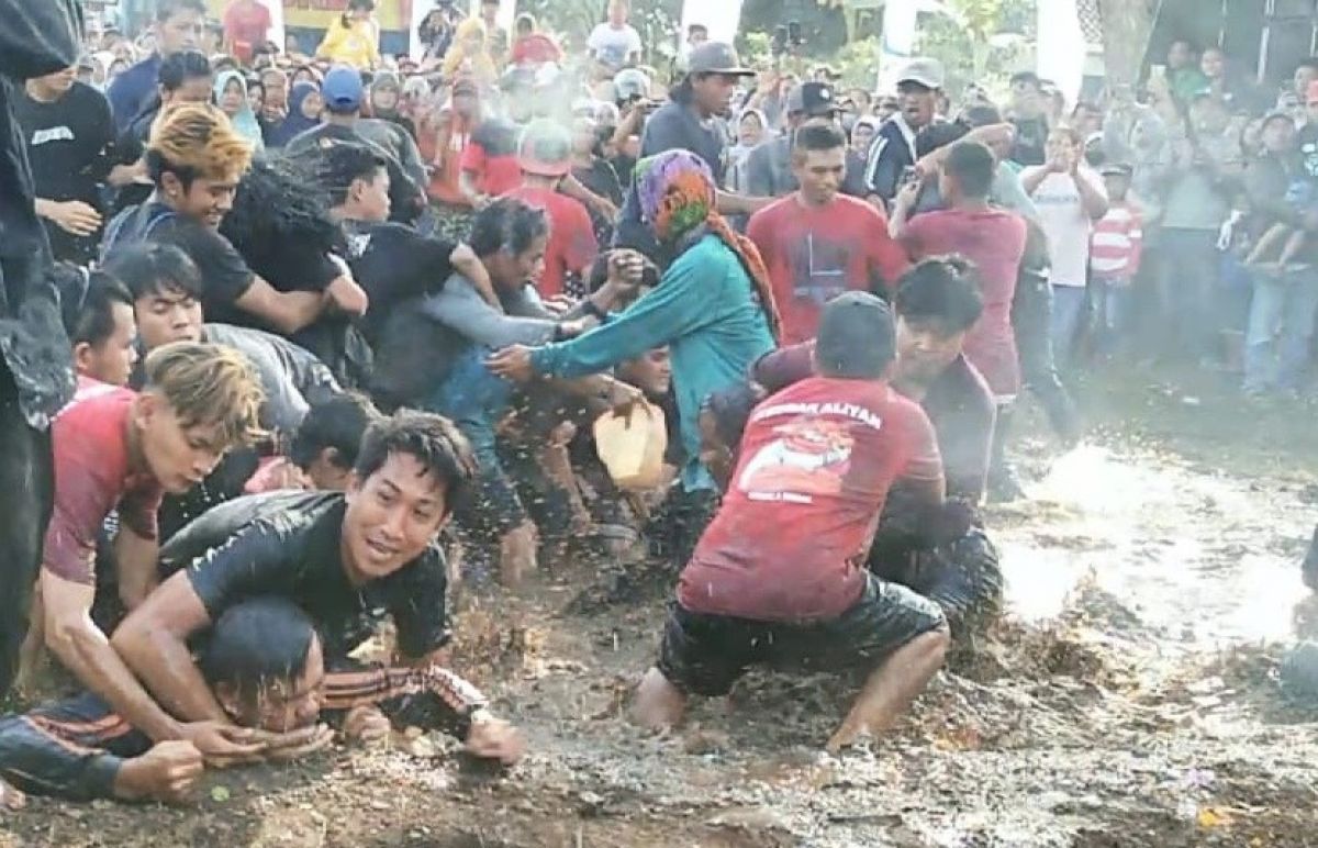 Gelar Ritual Adat Keboan Rayakan Suro, Warga Aliyan Banyuwangi Kesurupan Massal