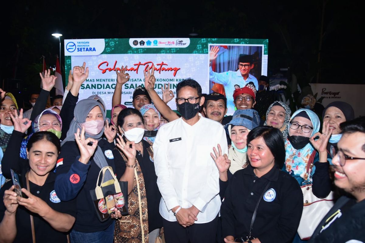 Sandiaga Uno saat disambut para pelaku UMKM di Kabupaten Blitar (Foto-foto: Bud for jatimnow.com)