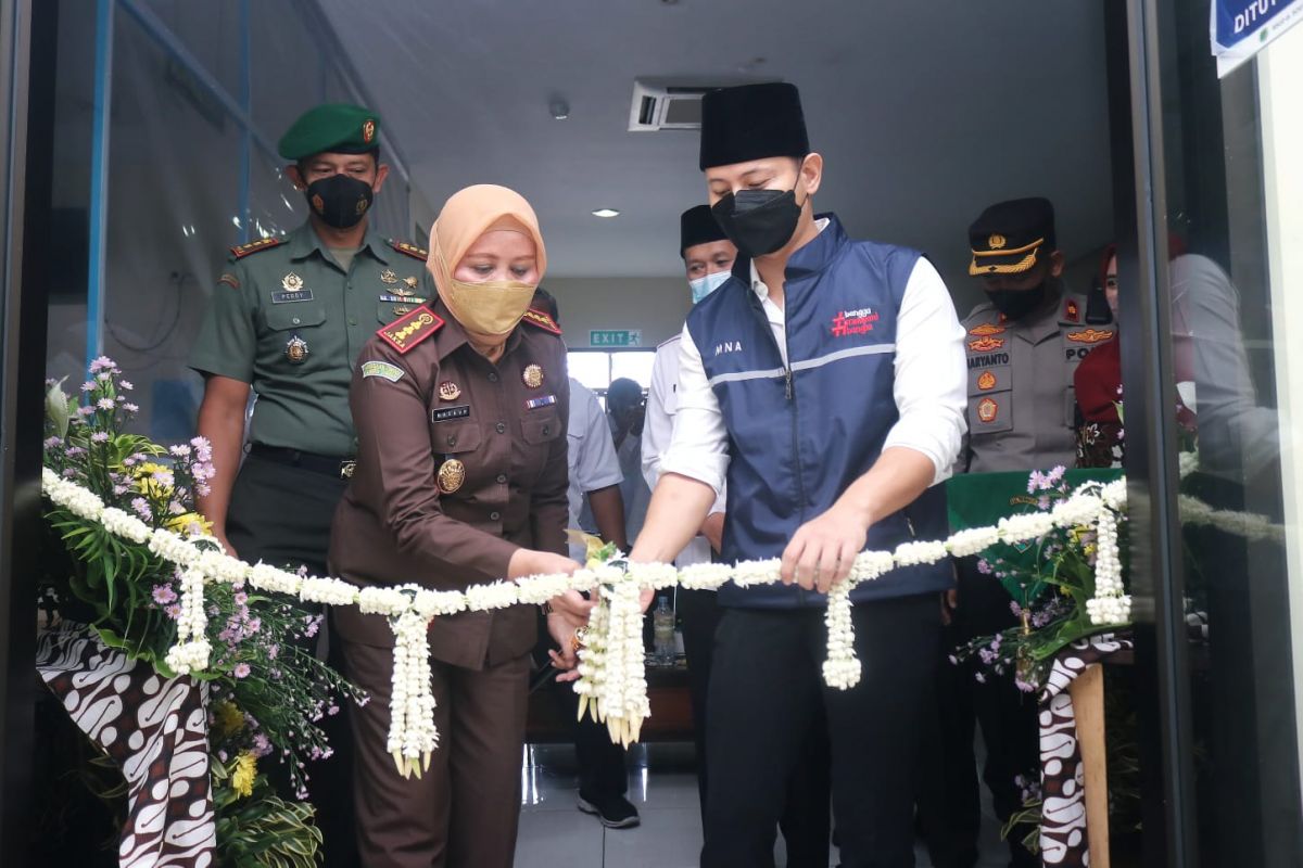 Bupati Trenggalek, Mochamad Nur Arifin (Mas Ipin) saat meresmikan balai rehabilitasi (Foto: Dok. Humas Pemkab Trenggalek)