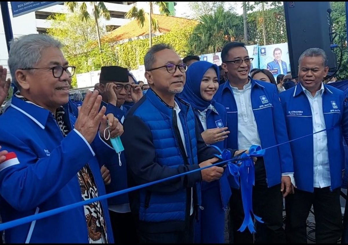 Ketum PAN Zulkifli Hasan saat membuka PANsar Murah di Surabaya. (Foto: Ni'am Kurniawan/jatimnow.com)