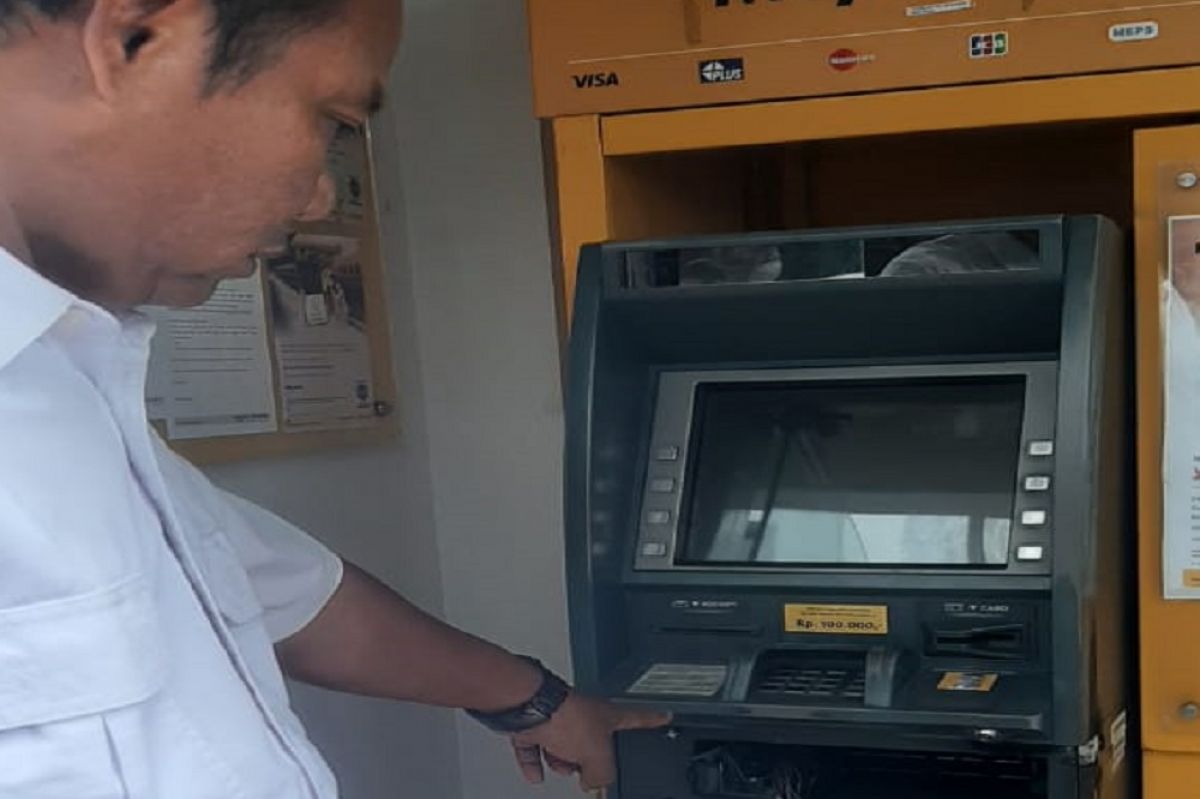 Bandit Sidoarjo Incar Bobol Mesin ATM Maybank