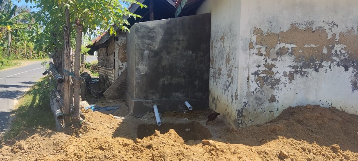 Penerima program bantuan pembangunan MCK di Desa Majungan, Kecamatan Pademawu, Pamekasan.(Foto: Fathor Rahman)