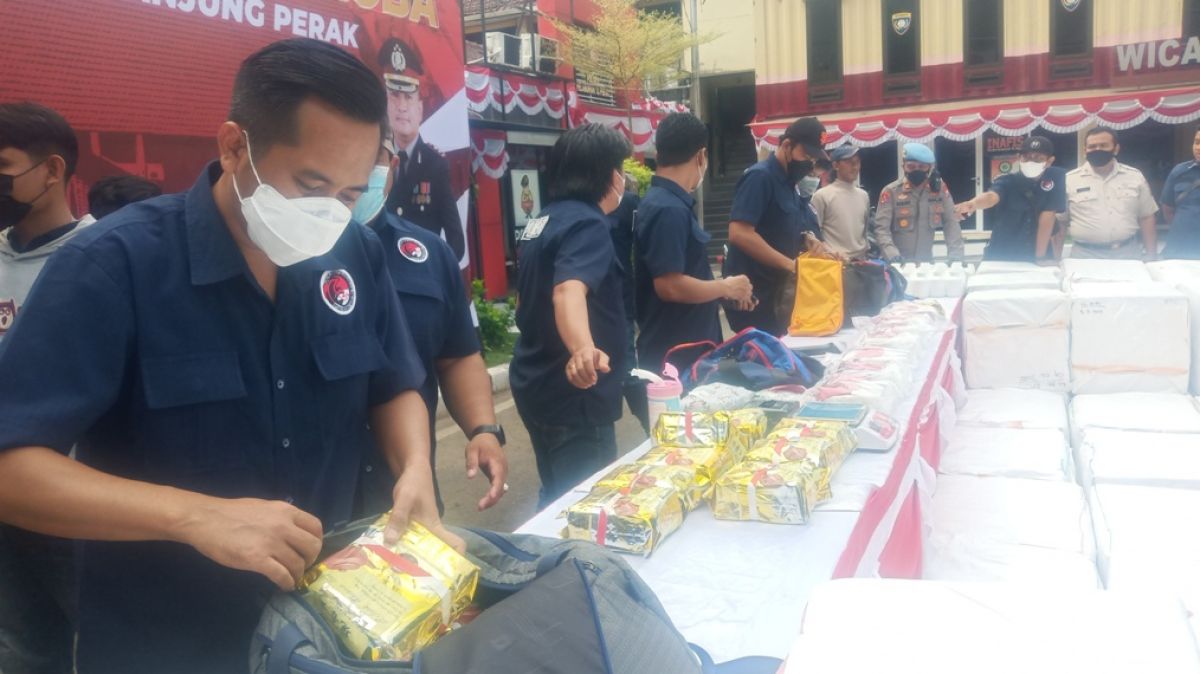 Barang bukti narkoba berupa sabu, ekstasi dan pil koplo yang disita Polres Pelabuhan Tanjung Perak Surabaya dari jaringan internasional.(Foto: Zain Ahmad/jatimnow.com)