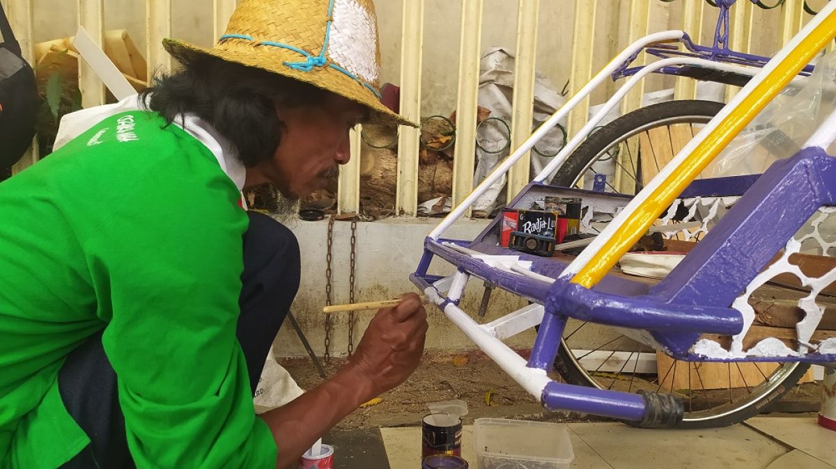 Becak-becak di Lamongan Bersolek Sambut HUT RI ke-77, Cuan Ikut Datang