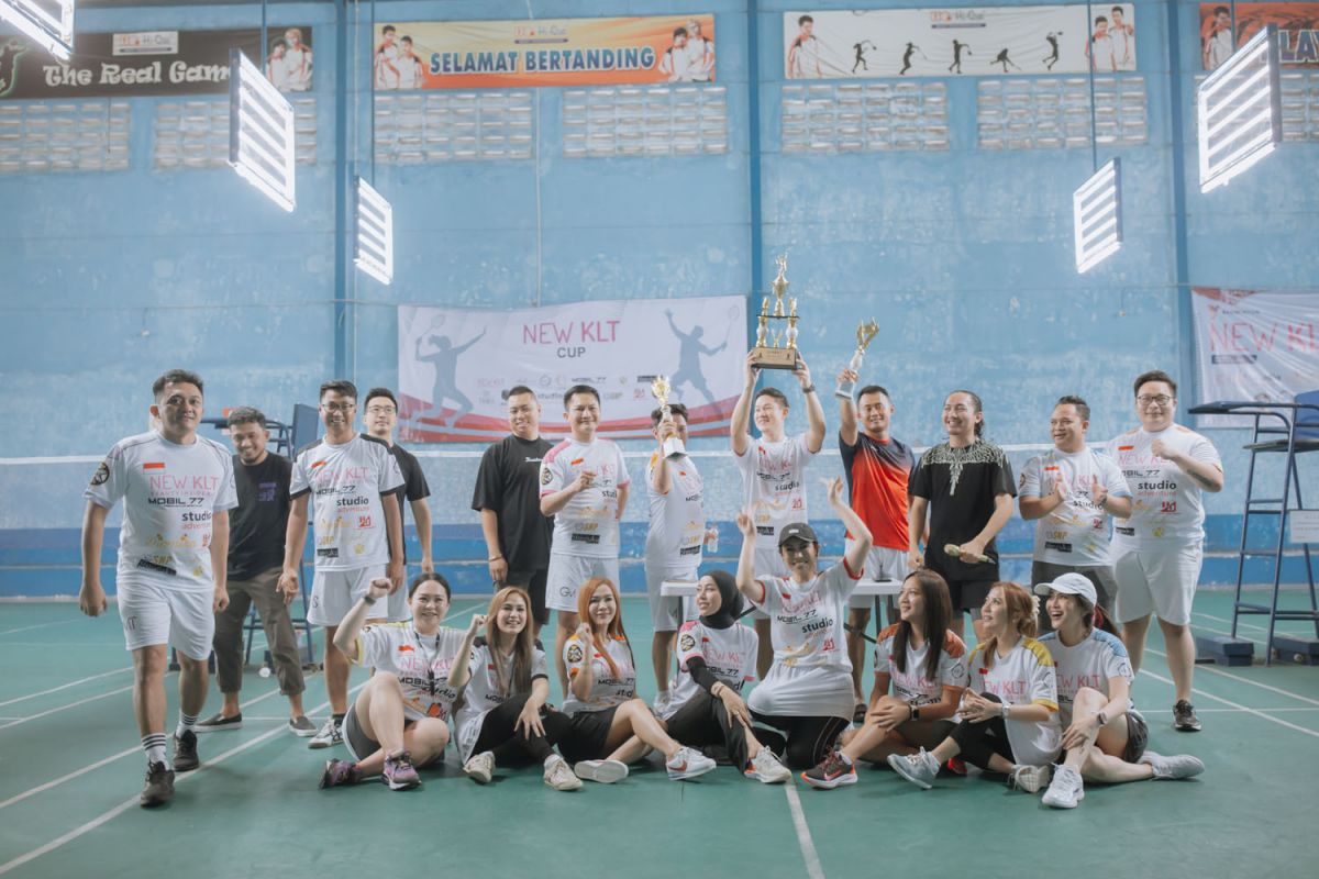 Bulutangkis New KLT Cup yang digelar J Komunitas untu merayakan HUT Kemerdekaan RI (Foto: Fahrizal Tito/jatimnow.com)