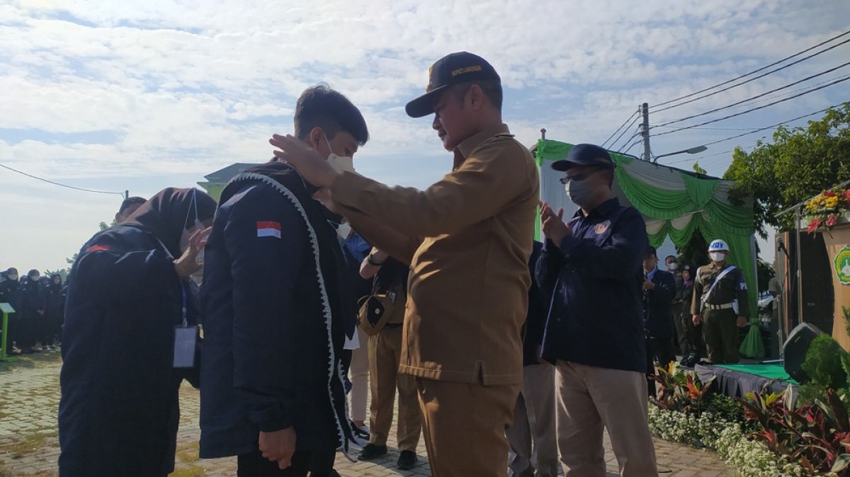 Bupati Lamongan saat menghadiri pelepasan KKN Unisla 2022.(Foto: Adyad Ammy Iffansah/jatimnow.com)