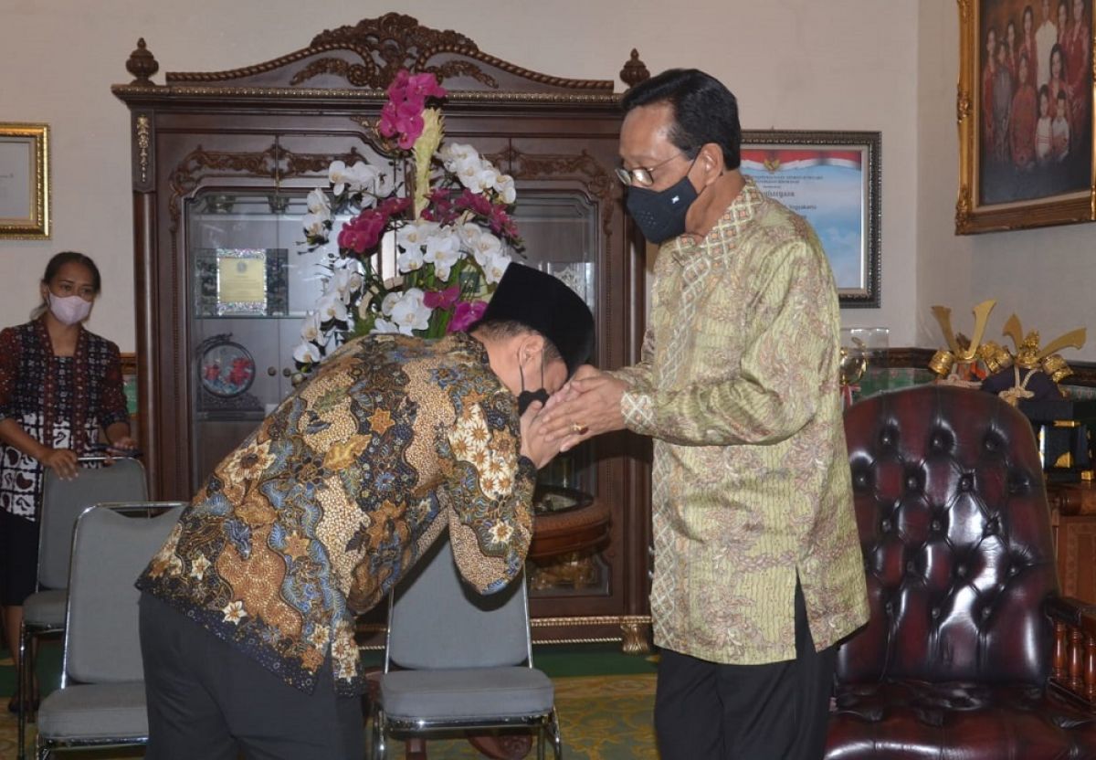Bupati Trenggalek Mochamad Nur Arifin dan Novita Hardini saat berkunjung ke Gubernur DIY. (Foto-foto: Dok Humas Pemkab Trenggalek for jatimnow.com)
