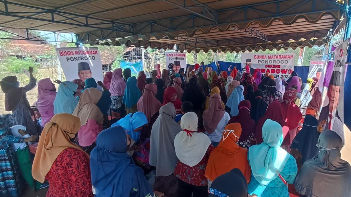 Emak-emak di Ponorogo dukung Prabowo Subianto jadi presiden. (Foto: Mita Kusuma/jatimnow.com)