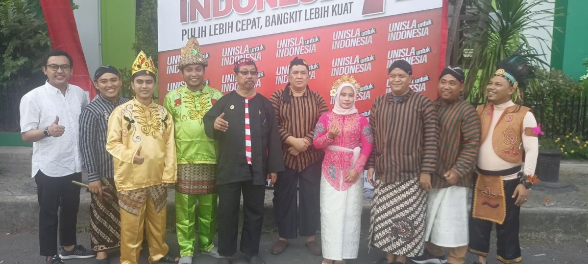 Begini Gaya Dosen Unisla Saat Rayakan HUT ke-77 RI