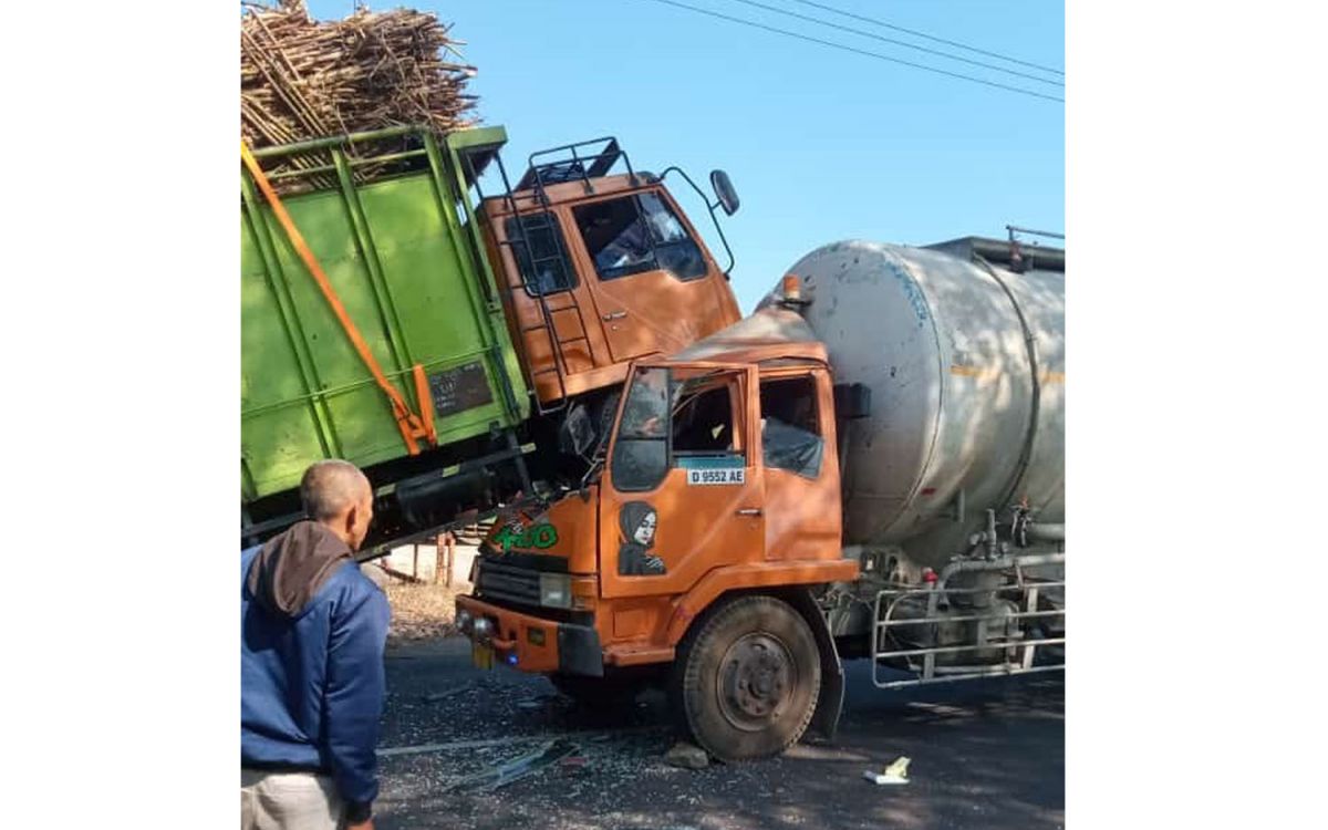 Dua truk yang terlibat kecelakaan (Foto: Unit Gakkum Satlantas Polres Jombang)