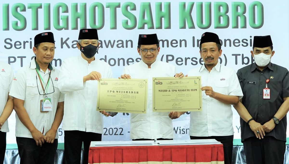 PT Semen Indonesia (Persero) Tbk (SIG) meresmikan bantuan pembangunan TPQ Mujahadah serta bantuan renovasi Masjid dan TPQ Manba’ul Ulum. (Foto: Humas SIG for jatimnow.com)