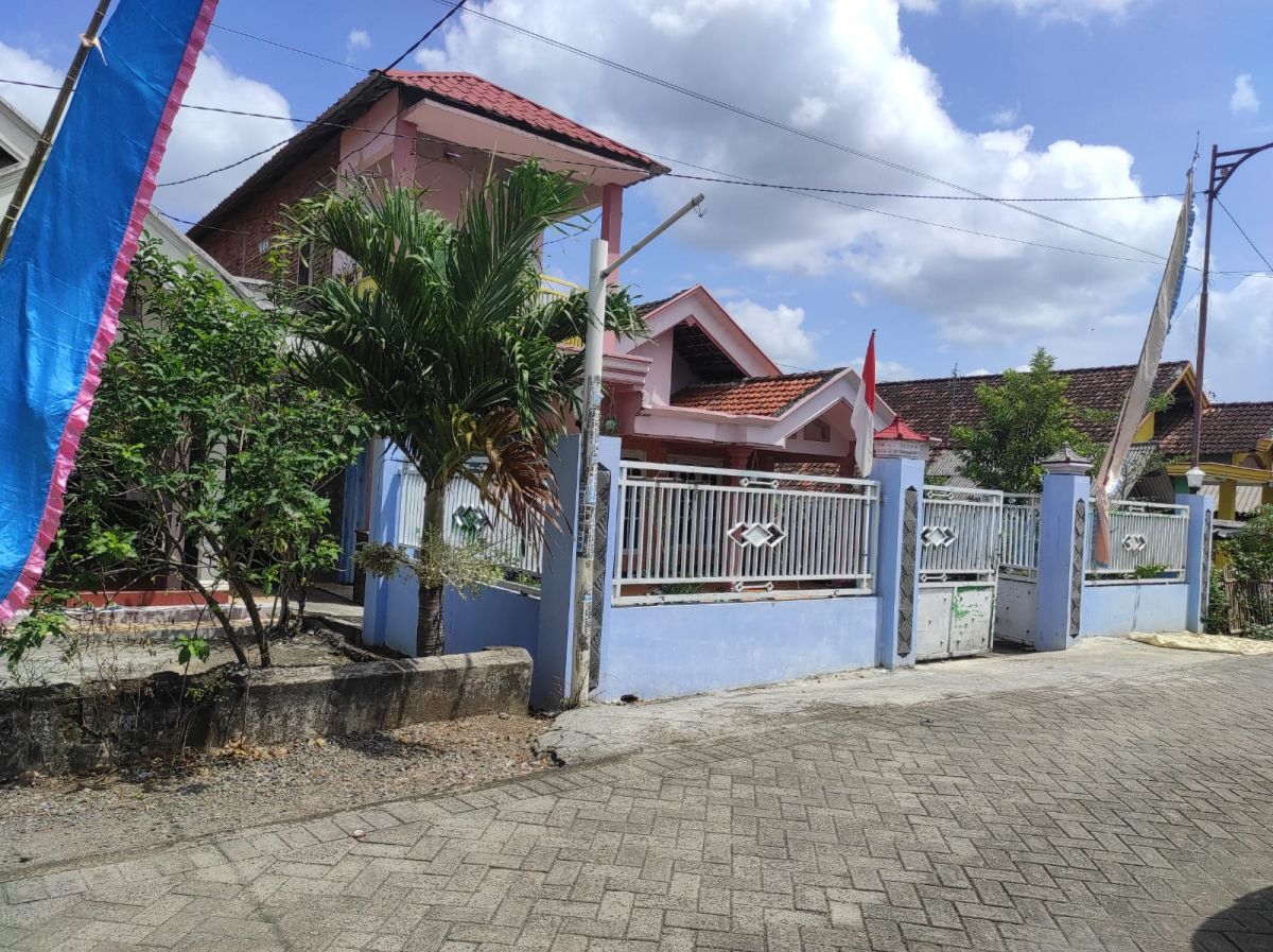 Rumah orang tua TJH Dusun/Desa Temuireng, Kecamatan Dawarblandong. (Foto: Nor for jatimnow.com)