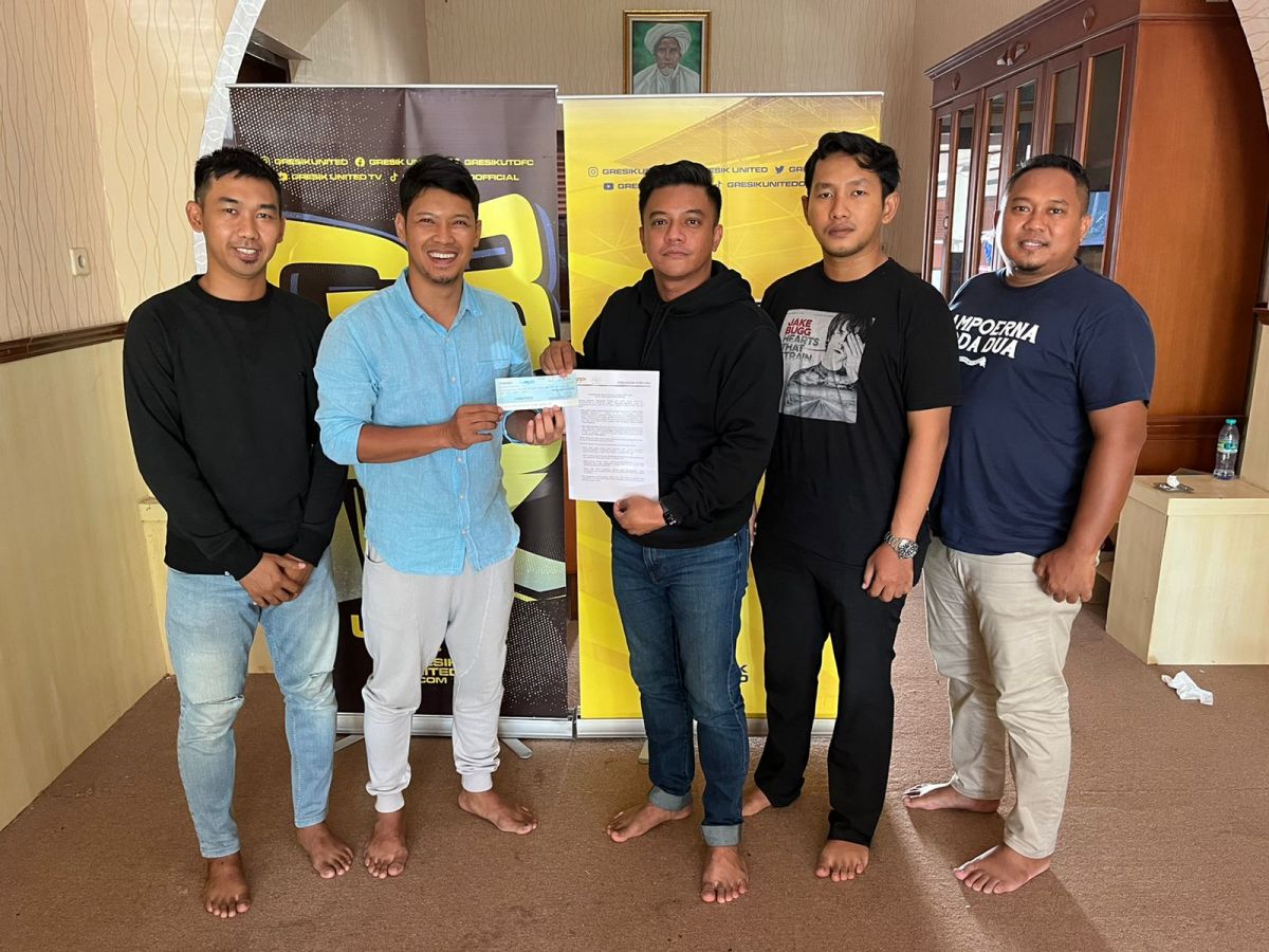 Penandatanganan kesepakatan pembayaran gaji pemain Gresik United.(Foto: Rio for jatimnow.com)