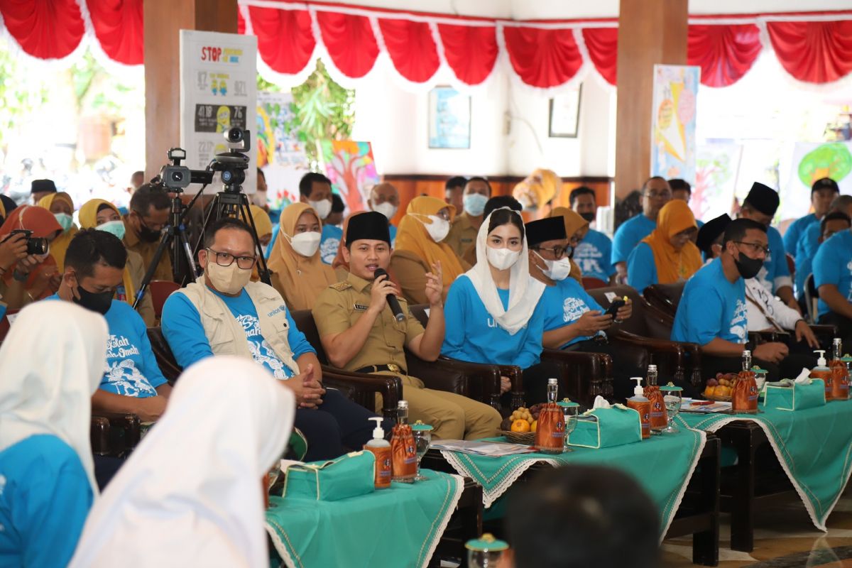 Bupati Trenggalek Mochammad Nur Arifin didampingi istri, saat peringatan HAN. (Foto-foto: Diskominfo Kab. Trenggalek/jatimnow.com)