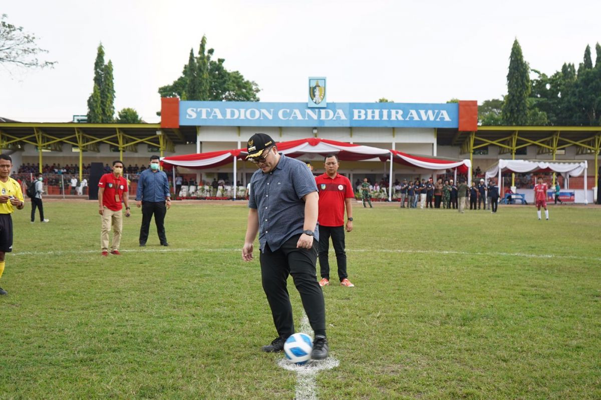 Mas Dhito membuka kompetisi Piala Bupati Kediri 2022 (Foto: Humas Pemkab Kediri/jatimnow.com)