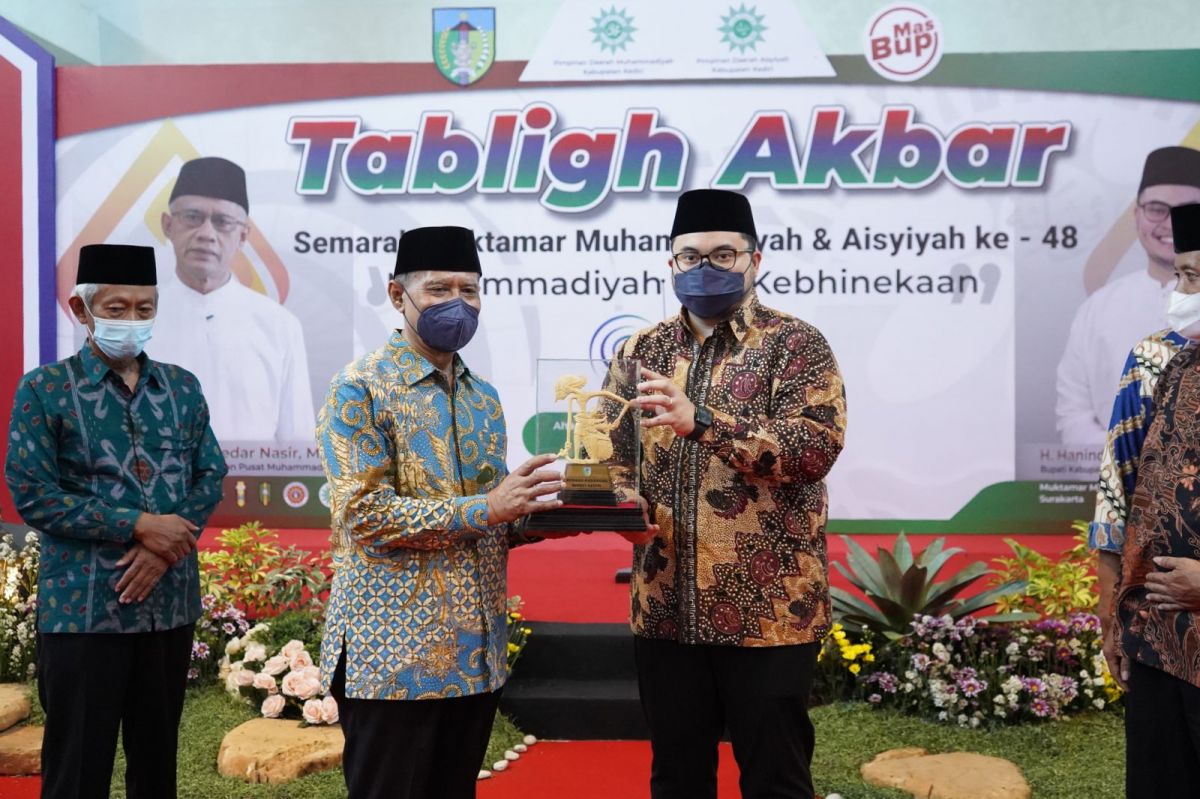 Mas Dhito dalam acara Tabligh Akbar Semarak Muktamar Muhammadiyah dan Aisyiyah ke-48 di Convention Hall Simpang Lima Gumul Kediri (Foto: Humas Pemkab Kediri/jatimnow.com)