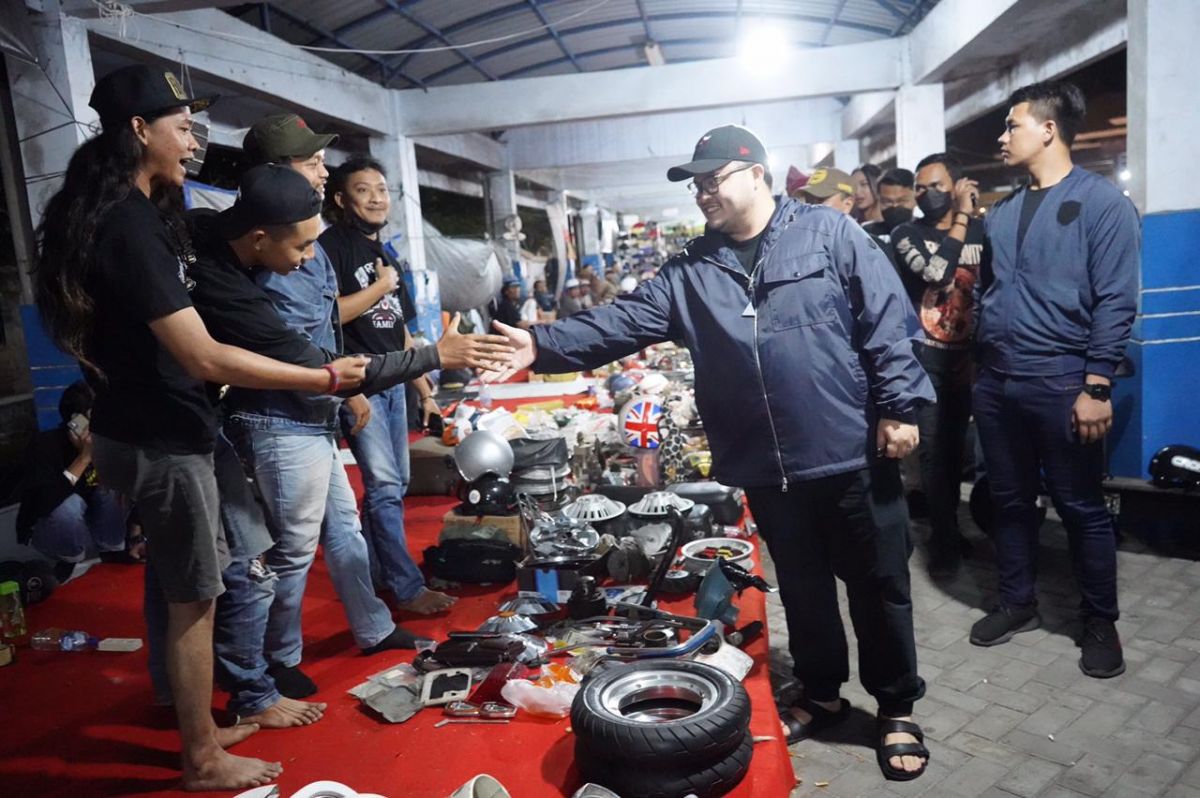Mas Dhito menyapa para rider yang mengukuti Panjalu Scooter Fest (Foto: Humas Pemkab Kediri/jatimnow.com)