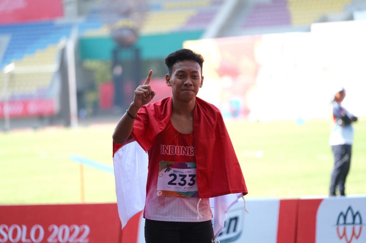 Firza Faturahman Listianto, peraih emas cabor atletik kelas 46 pada ASEAN Para Games 2022 yang akan diberi beasiswa S1 oleh Unesa (Foto: Humas Unesa/jatimnow.com)