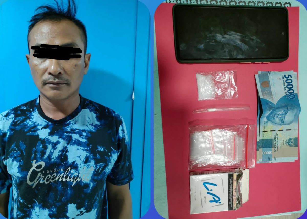 Tukang rombeng di Surabaya yang jadi pengedar sabu diamankan di Mapolres Pelabuhan Tanjung Perak bersama barang bukti (Foto: Satreskoba Polres Pelabuhan Tanjung Perak/jatimnow.com)