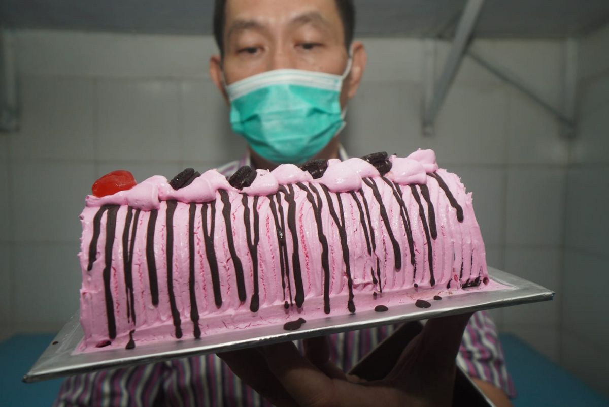 Es krim Orlando dibuat dari resep Italia yang dipadukan dengan selera warga Surabya. (Foto: Zain Ahmad/jatimnow.com)