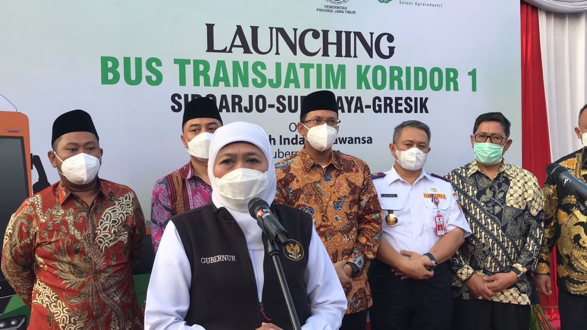 Gubernur Jawa Timur Khofifah Indar Parawansa saat konferesi pers di sela launching Bus TransJatim (Foto-foto: Zainul Fajar/jatimnow.com)