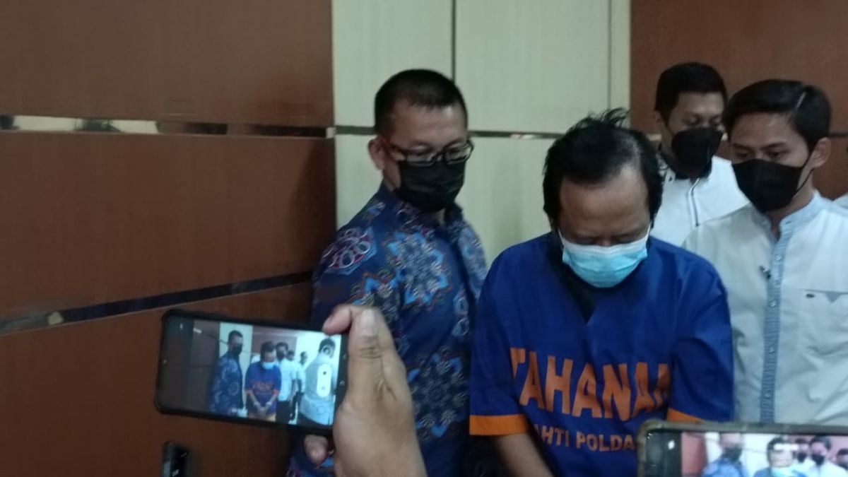 Miftakhul Amin diamankan Polda Jatim. (Foto: Zain Ahmad/jatimnow.com)