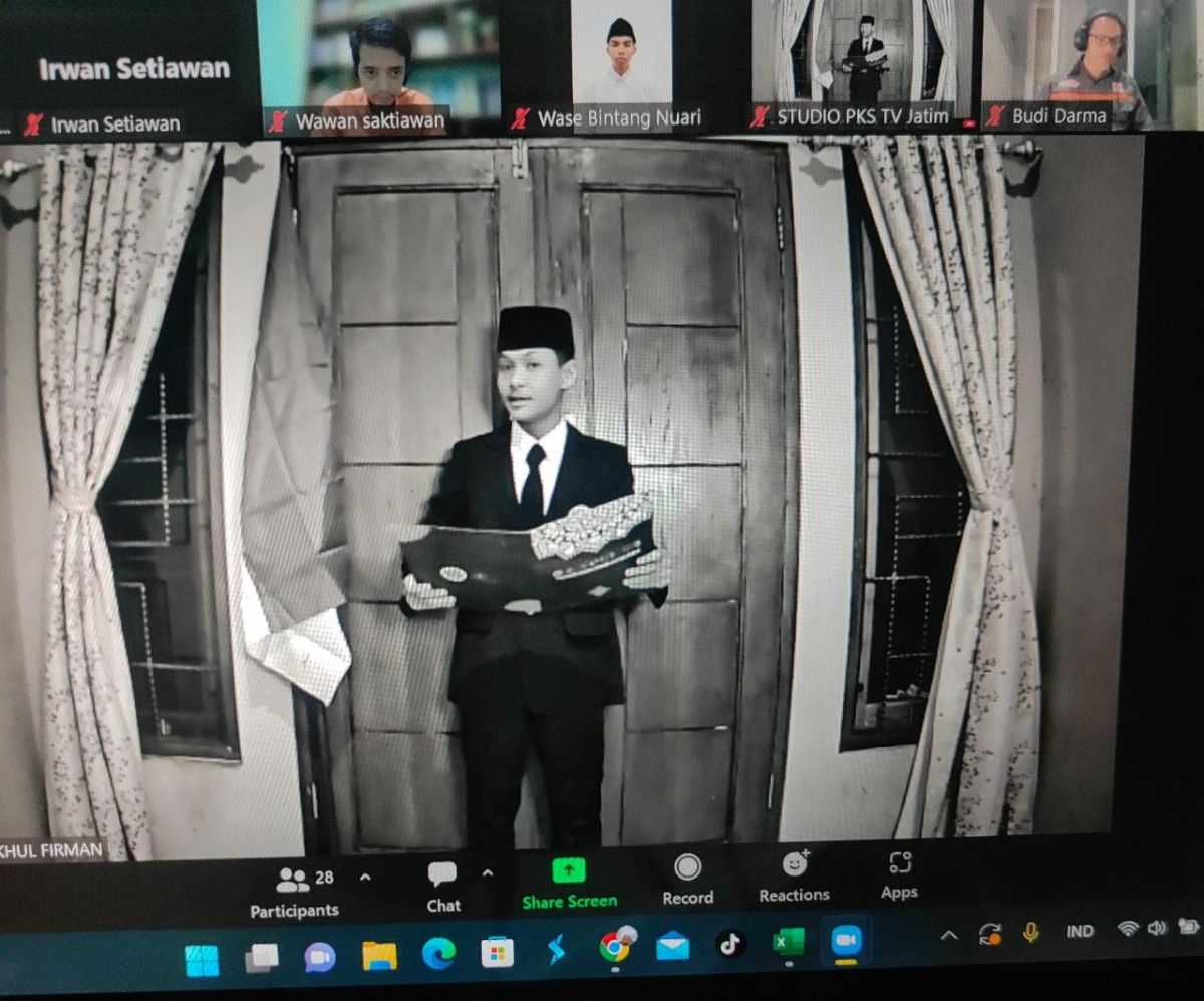 Salah satu penampilan peserta lomba membaca teks proklamasi secara online (Foto: PKS Jatim for jatimnow.com)