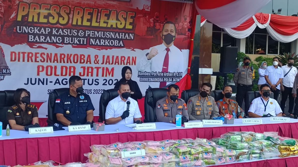 Pres rilis ungkap kasus Narkoba di Mapolda Jatim. (Foto: Zain Ahmad/jatimnow.com)