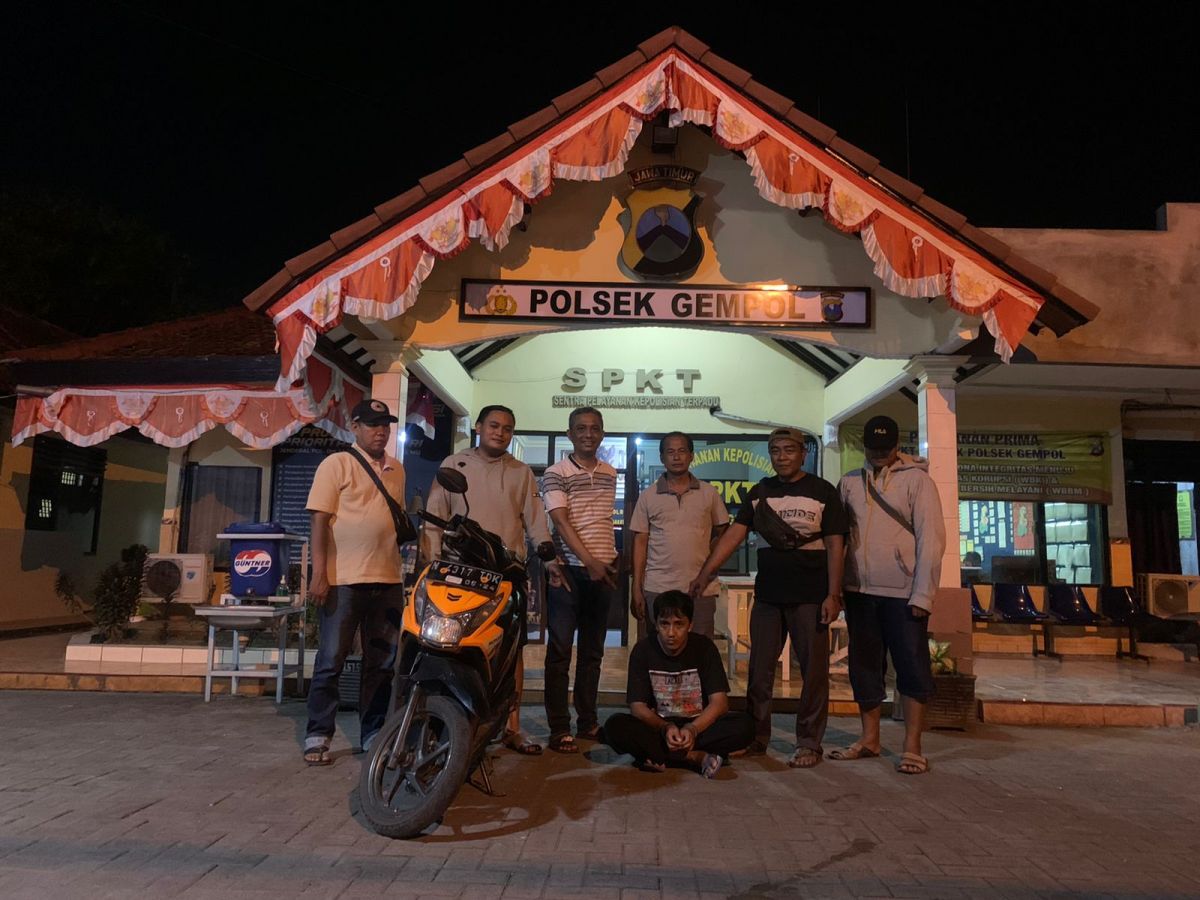 Salah satu komplotan jambret diringkus Tim Unit Reskrim Polsek Gempol, Pasuruan (Foto: Polsek Gempol)
