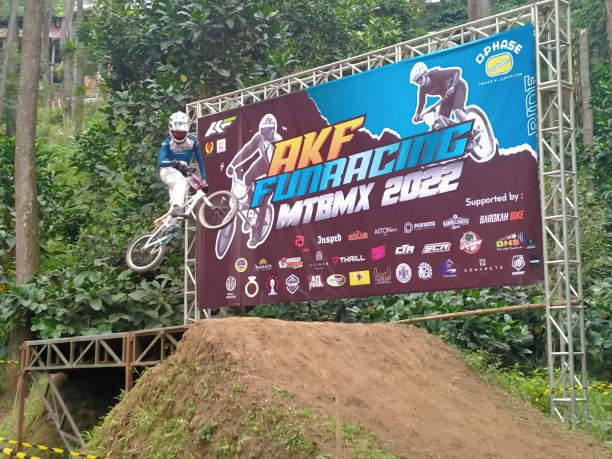 Ratusan Rider Beradu Kecepatan di Sirkuit Mbah Patok Kota Batu