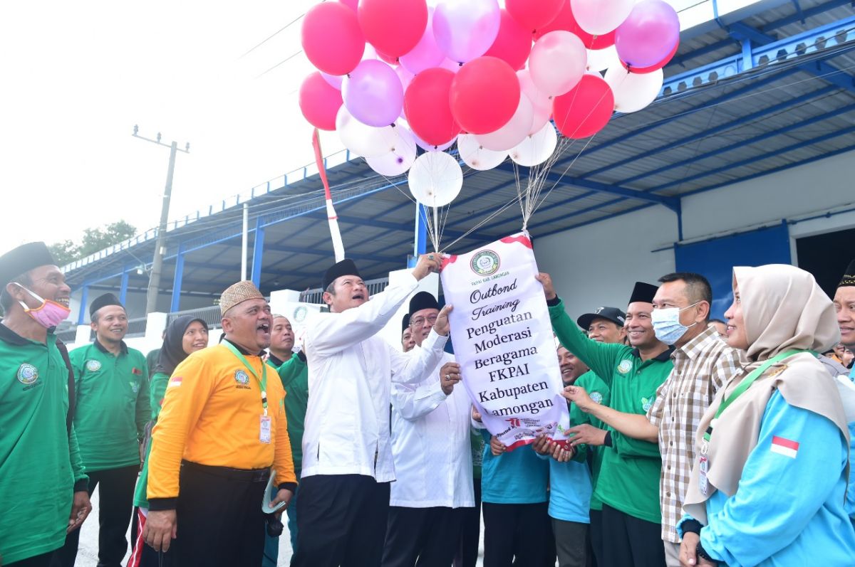 Bupati Lamongan Yuhronur Efendi (Pak Yes) dalam kegiatan penguatan moderasi beragama di Kecamatan Ngimbang (Foto: Humas Pemkab Lamongan for jatimnow.com)