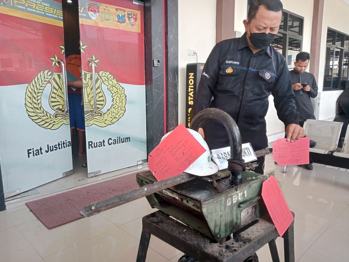 Alat bukti timbangan crane yang diamankan Polisi dari PG Djombang Baru.(Foto: Elok Aprianto/jatimnow.com)