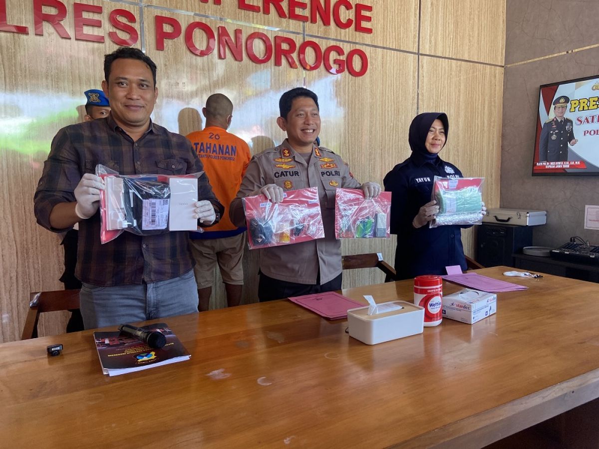 Tersangka pengedar Narkoba di Ponorogo. (Foto: Polres Ponorogo)