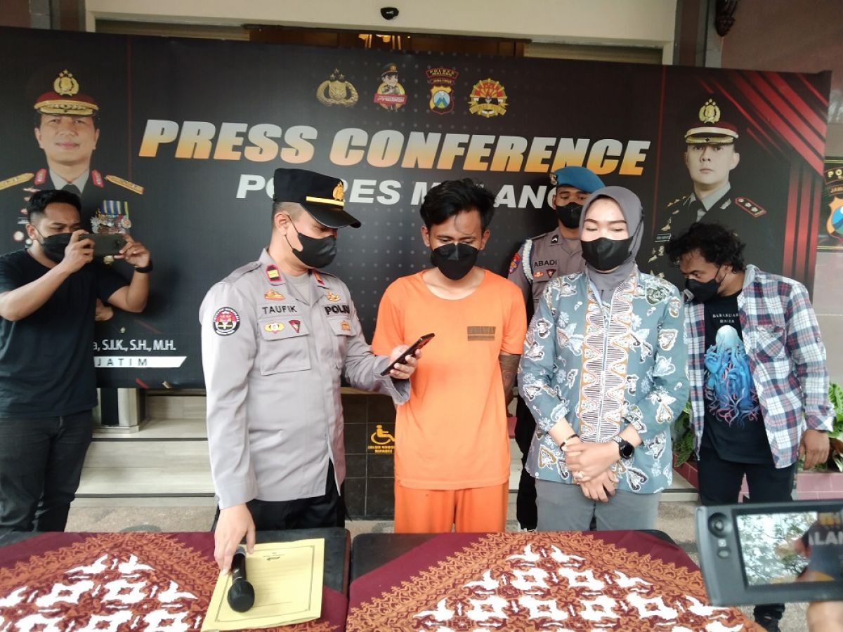 Muhammad Wahyu saat dihadirkan dalam pres rilis. (Foto: Rizal Adhi Pratama/jatimnow.com)