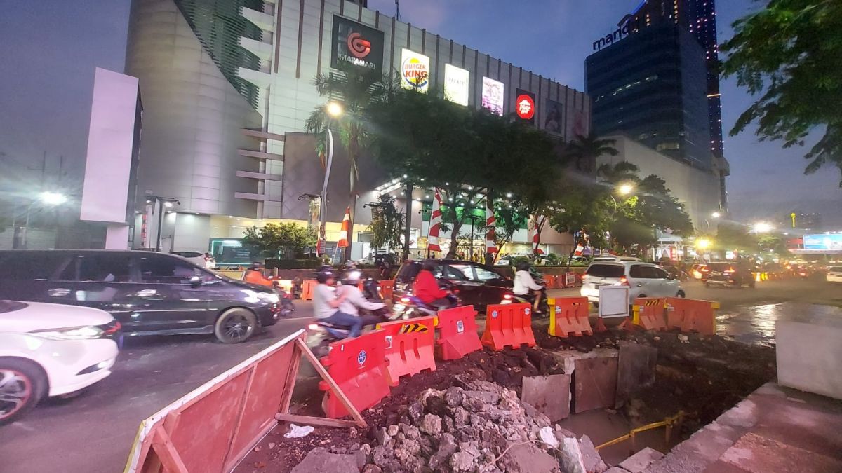 Proyek galian di Jalan Tunjungan, persis didepan TP 1 Surabaya. (Foto-foto: Ni'am Kurniawan/jatimnow.com)