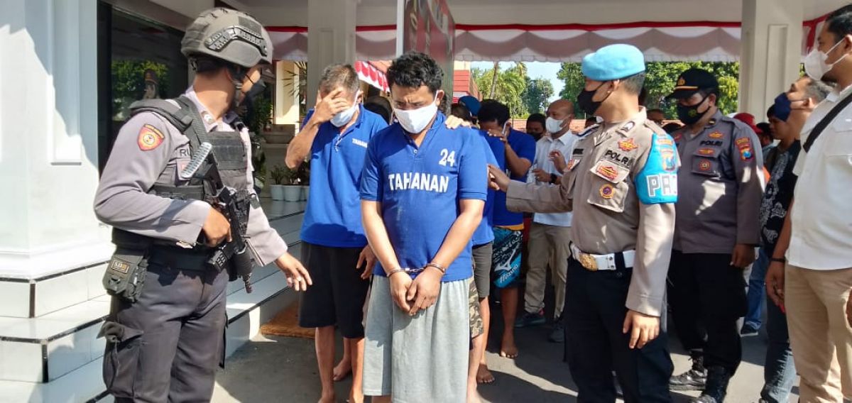 Tersangka narkoba yang diringkus Polres Pasuruan.(Foto: Moch Rois)