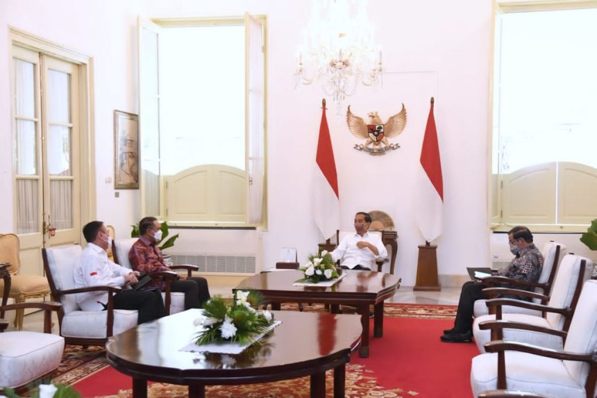 Presiden Jokowi didampingi Seskab Pramono Anung menerima Menpora Zainudin Amali dan Ketum PSSI Mochamad Iriawan di Istana Merdeka, Jakarta, Rabu (03/08/2022).(Foto: BPMI Setpres/Lukas)