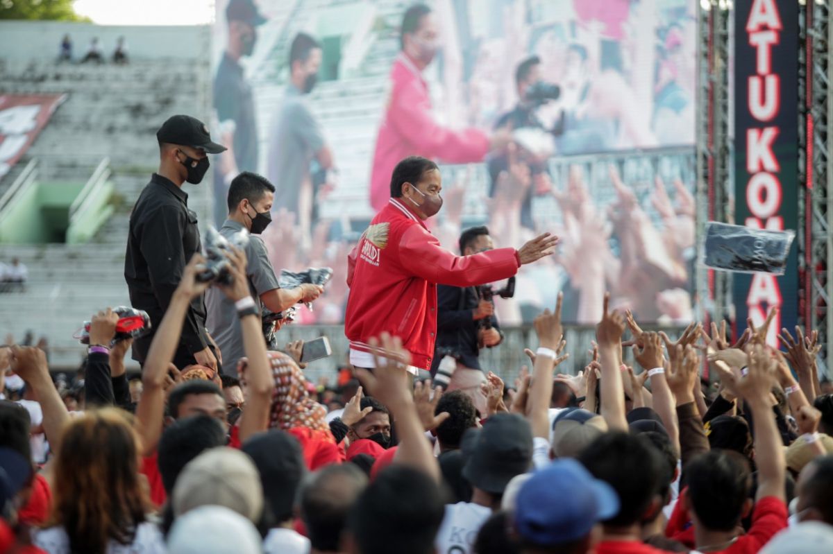 Momen Presiden Joko Widodo bertemu relawan Sapu Lidi Jatim di Gelora 10 November Surabaya. (Foto-foto: Ni'am Kurniawan/jatimnow.com)