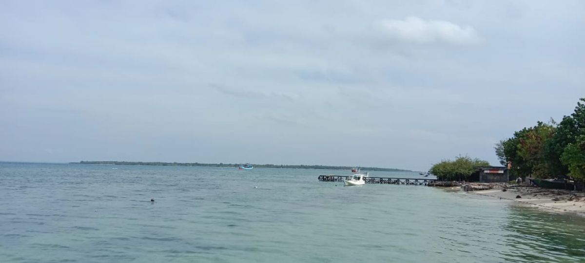 Kapal nelayan Sumenep nyaris tidak ada di pantai akibat berburu ikan terbang di laut dalam.(Foto: Safrudin for jatimnow.com)